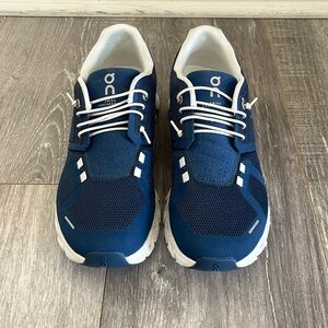 ON Cloud 5 Sneakers in Navy Blue